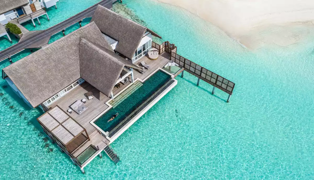 هتلFour-Seasons Landaa-Giraavaru