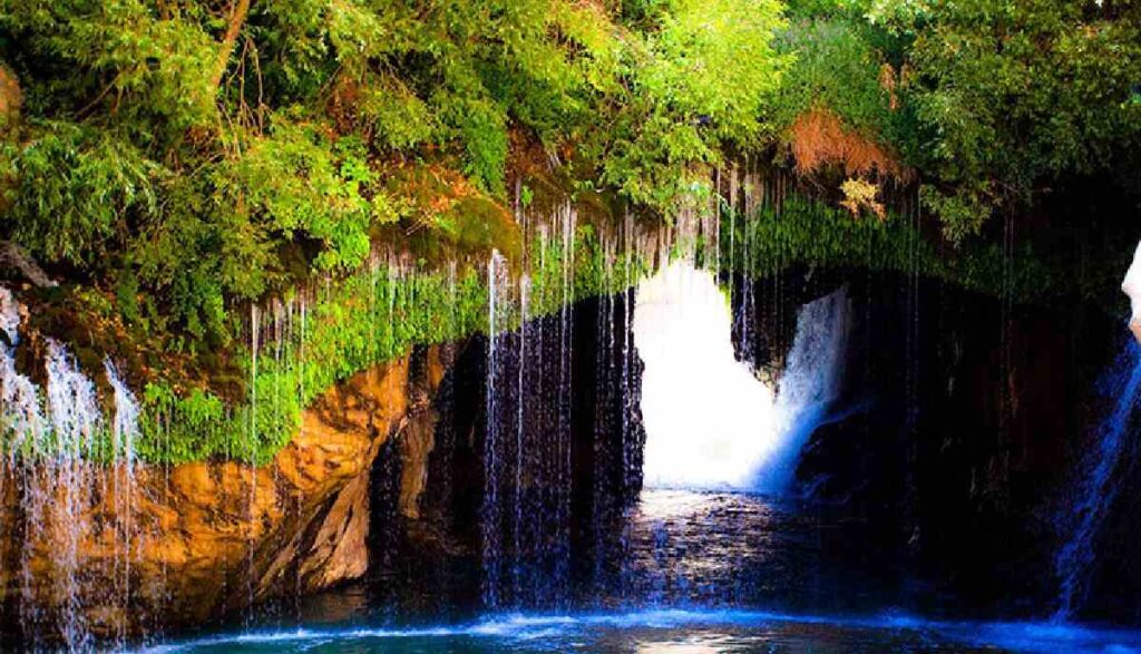 آبشار آب ملخ سمیرم