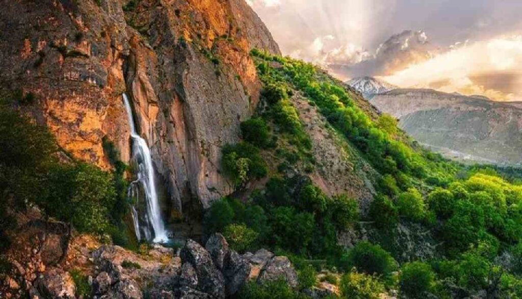 آبشار شاه لولاک چرمهین