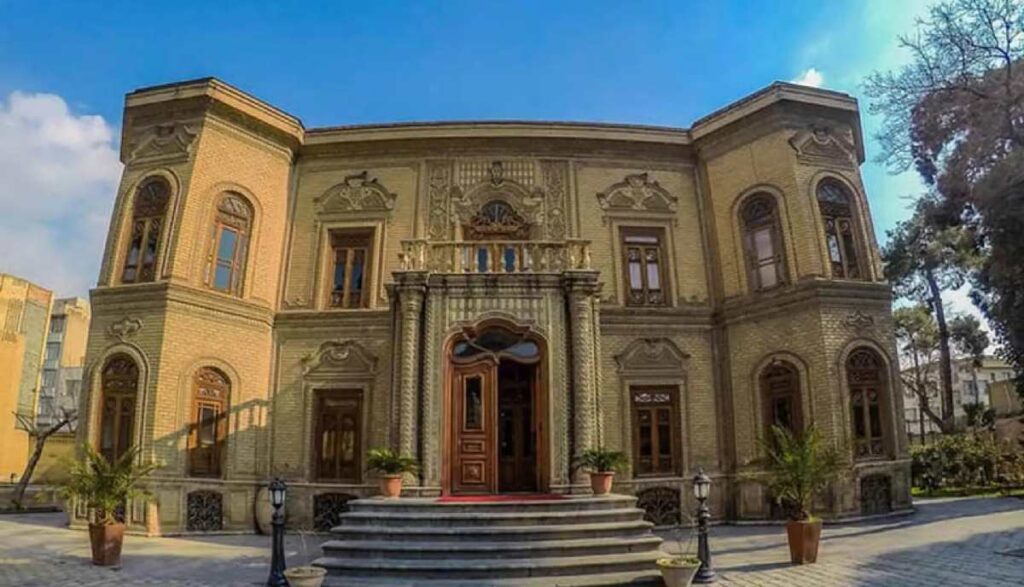 موزه آبگینه و سفالینه